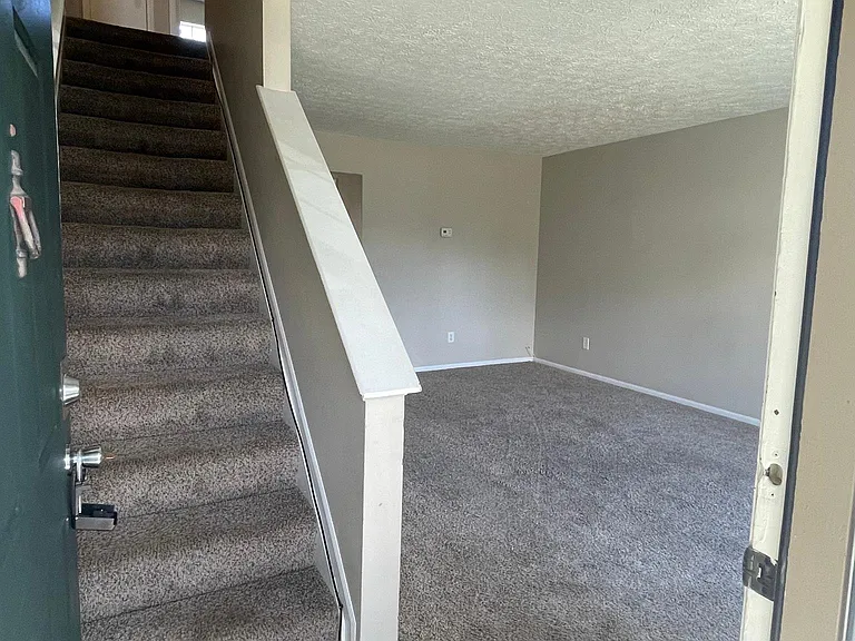 7770 Amberfalls Ct — Photo 2