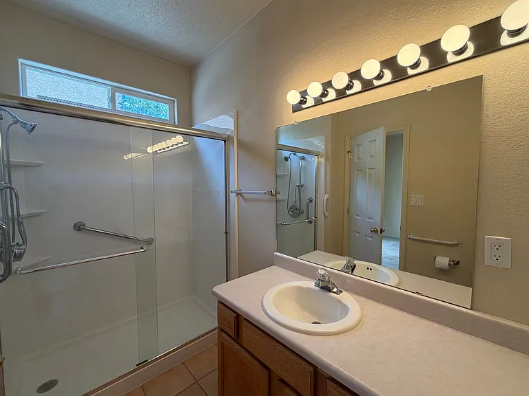 4516 Holiday Breeze Pl NE — Photo 9