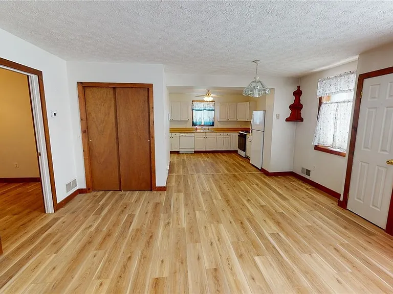 357 Lowden Point Rd — Photo 4
