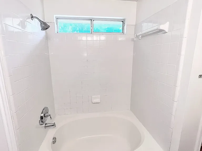 7038 Lynn Lake Dr — Photo 10