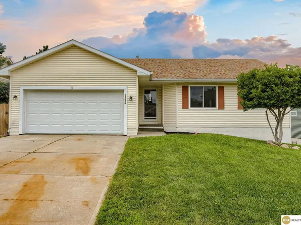 12526 S 218th Ave, Gretna, NE 68028