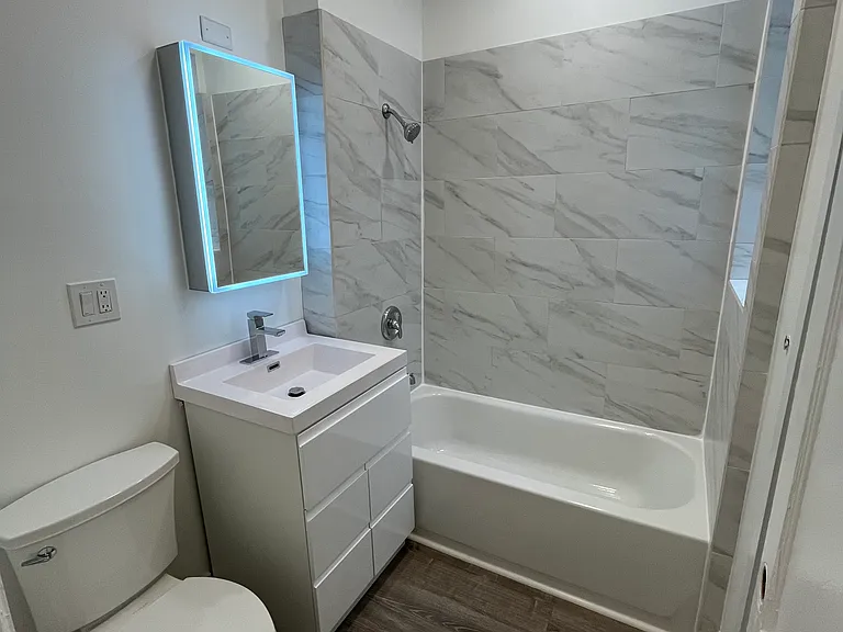 1452 N Fairfield Ave #2 — Photo 5