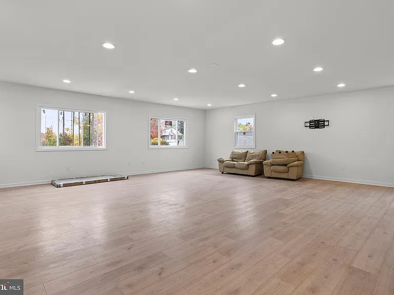 819 11th Ave #E — Photo 8