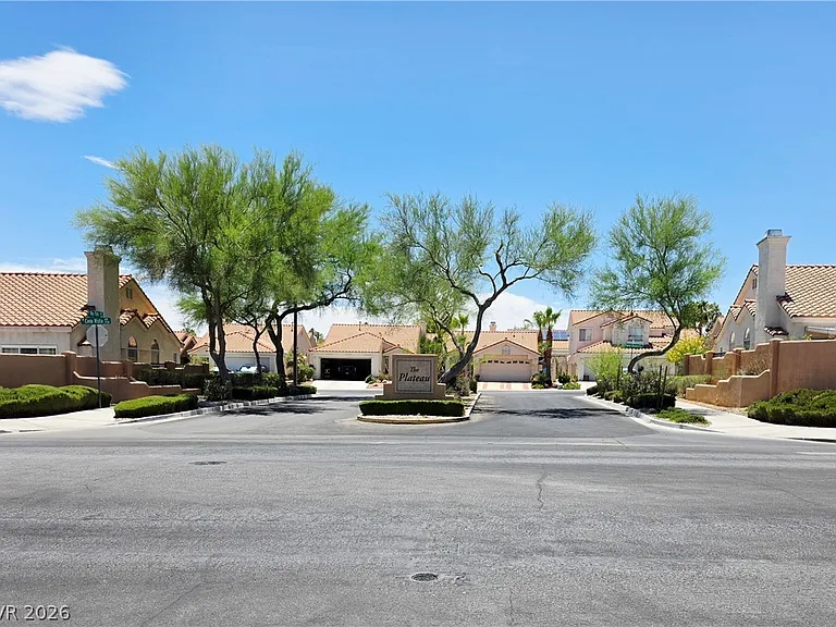 7645 Rockfield Dr — Photo 13