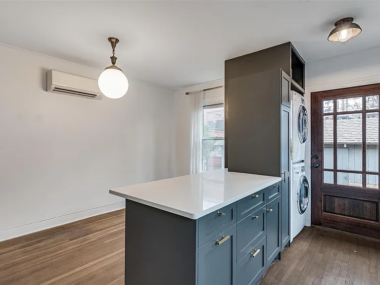 4716 Avenue G — Photo 9