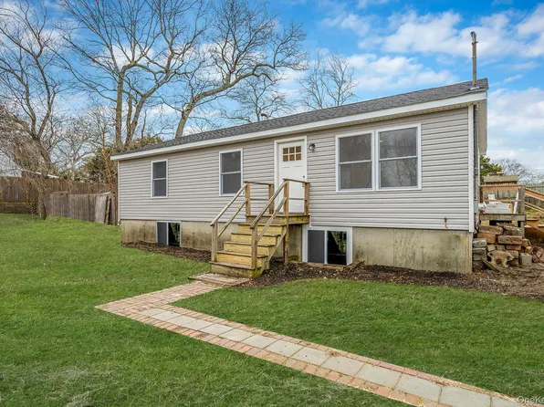 28 Dale Avenue, Riverhead, NY 11901