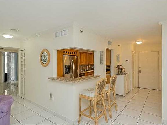 Spacious Newly Renovated in Boutique Oceanfront Building