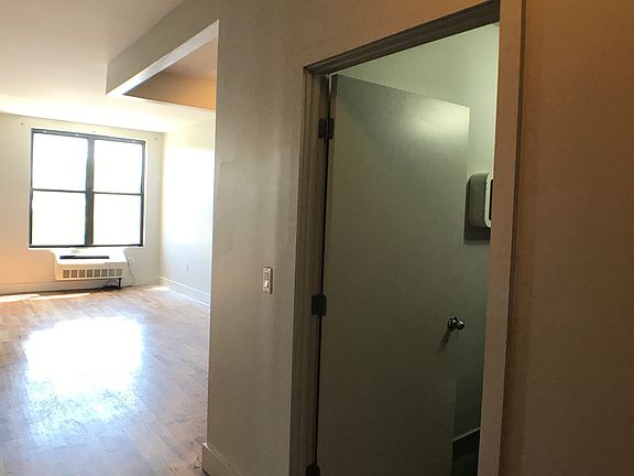 5th image of 41 Kosciuszko St APT 307