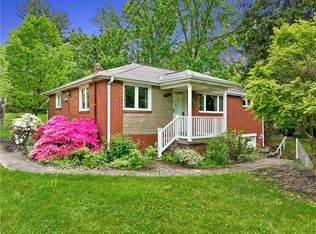 2207 Forest Grove Rd, Coraopolis, PA 15108