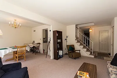 2001 Vista Ln — Photo 3
