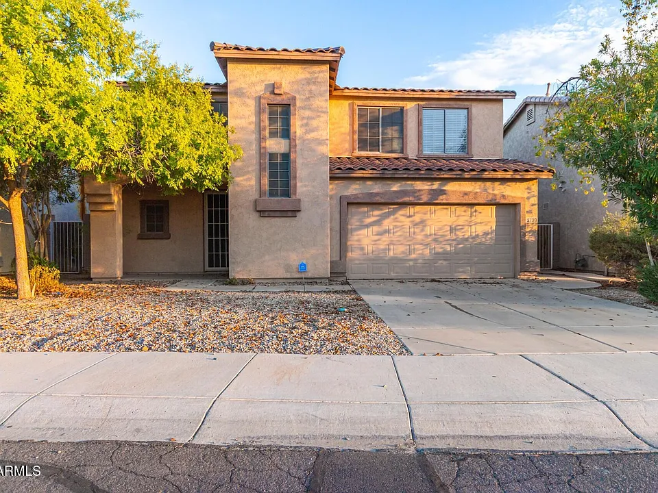 2739 E Indian Wells Pl
