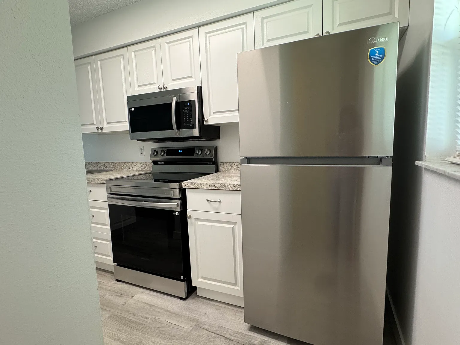 2 bed, 808 sqft, $1,299 — Photo 3