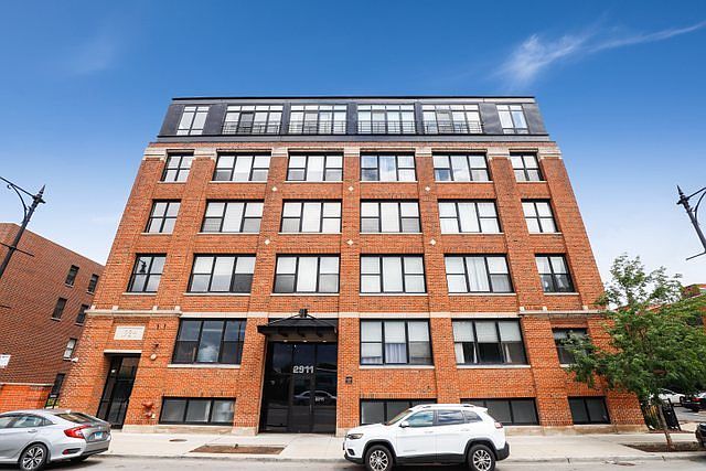 1st image of 2911 N Western Ave APT 111
