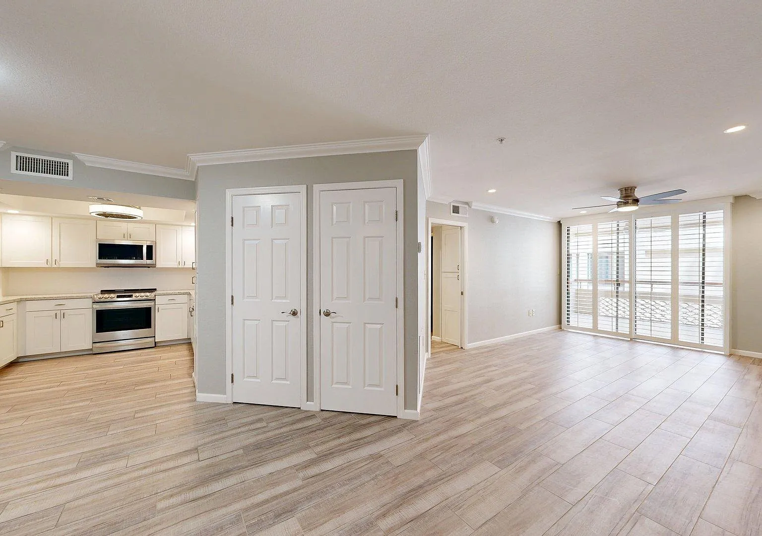 1 bed, 1.0 bath, 882 sqft, $1,800 — Photo 2