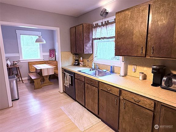 4th image of 425 N 1st Street