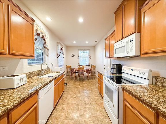 4th image of 565 Tolman Way