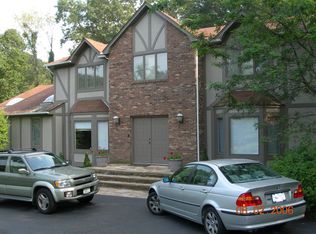 2 Oak Ridge Ct, Pomona, NY 10970