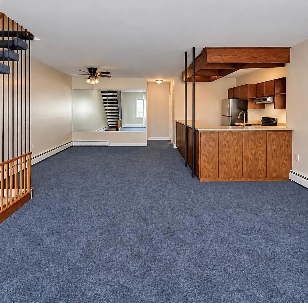 3 bed, 3.0 bath, 1724 sqft, $2,100 — Photo 3