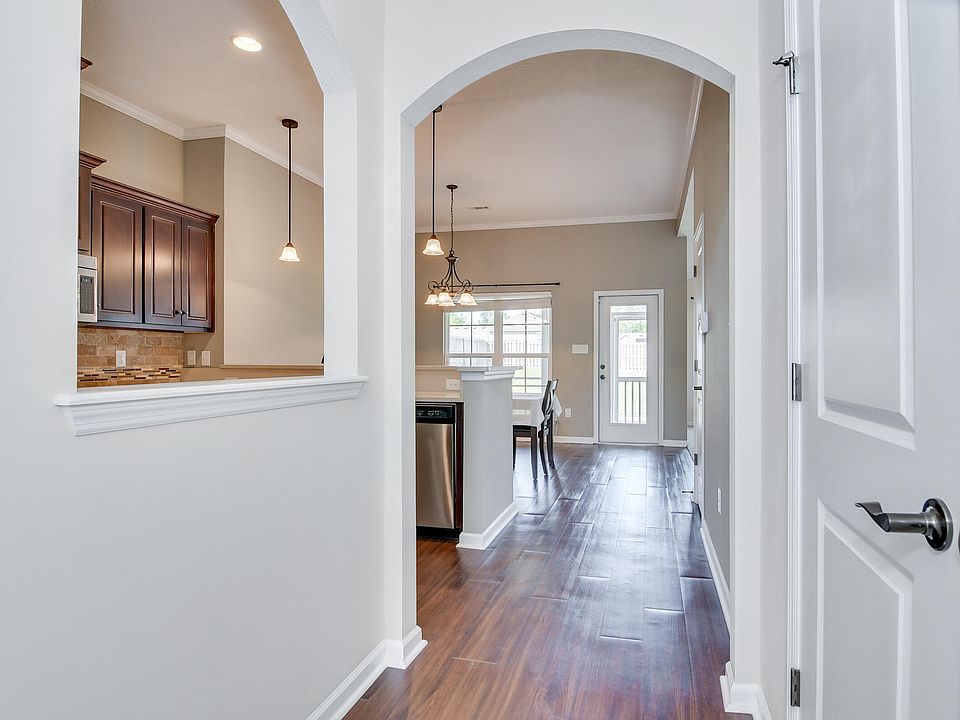 1st image of 909 Avalon Court
