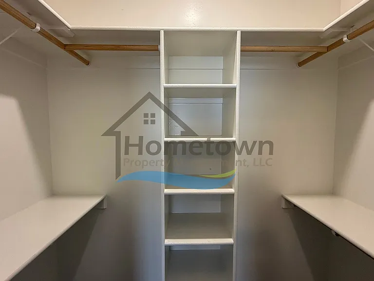 215 S Hills St — Photo 14