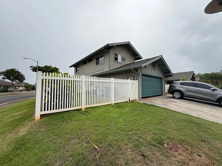 94-1098 Awalua St — Photo 2