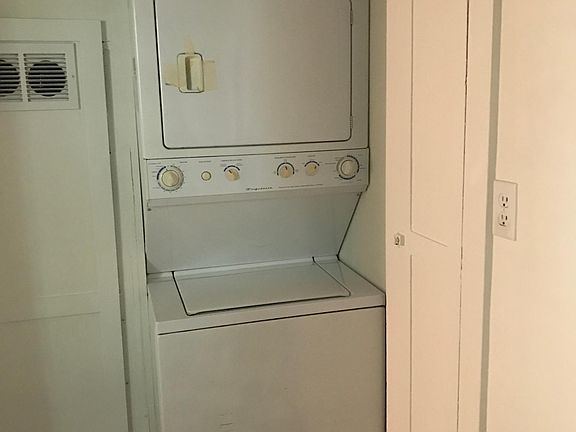 2nd image of 827 N Sweetzer Ave #1/2
