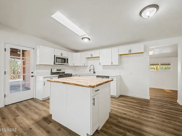6470 E Calle Luna, Tucson, AZ 85710