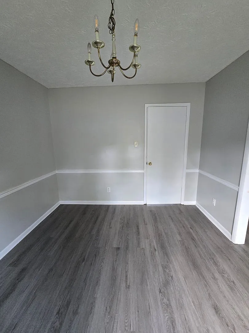6824 Mahogany ~ Cliffdale West — Photo 3