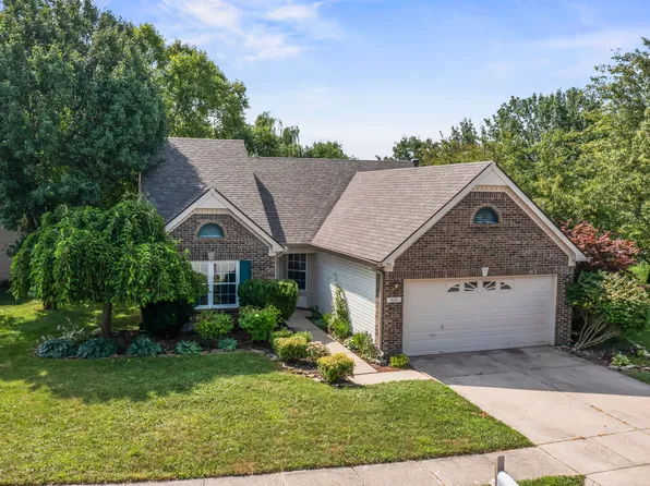 323 Lake Ridge Ln, Greenwood, IN 46142