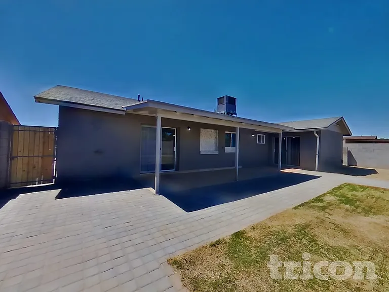 8806 W Pinchot Ave — Photo 17