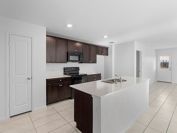 4th image of 128 Honeysuckle St