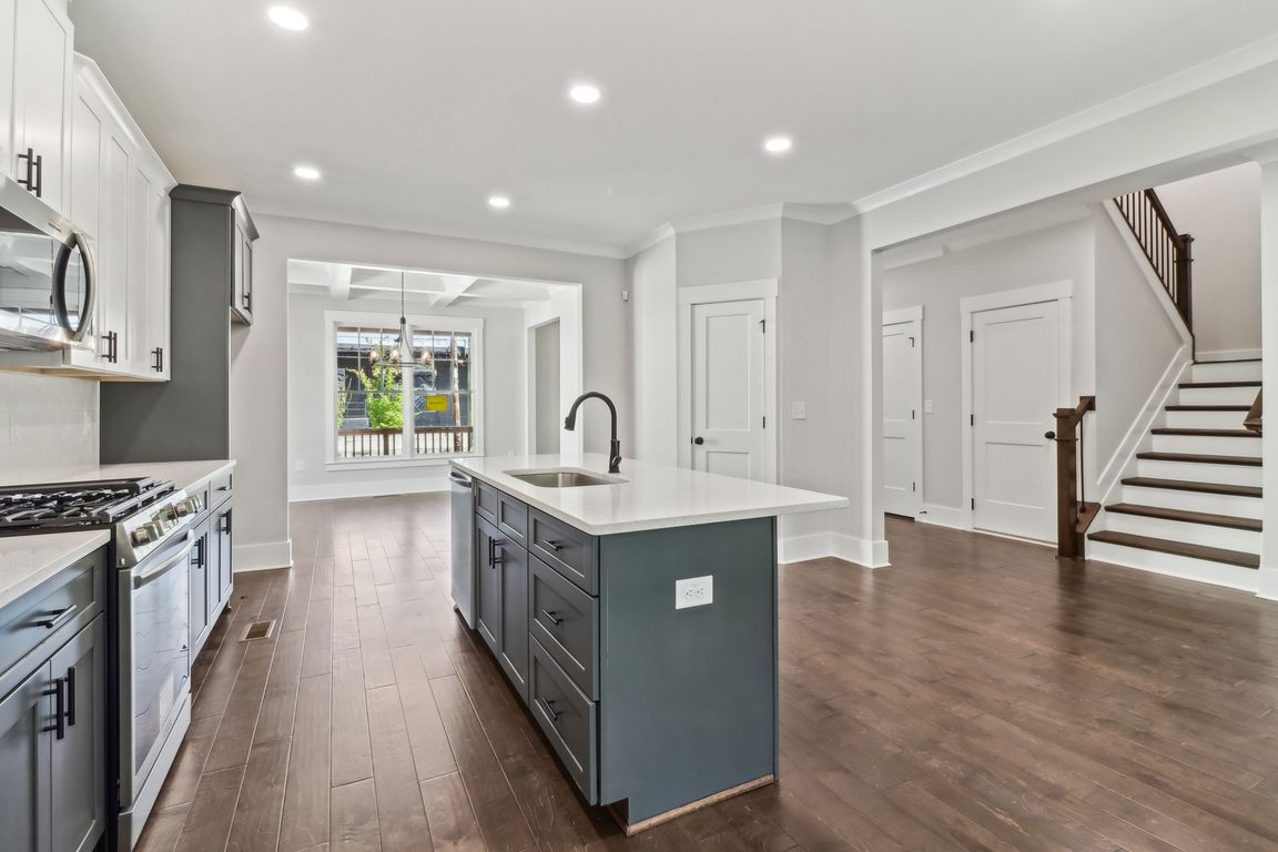 Shelton Ave-1004-020.jpg
