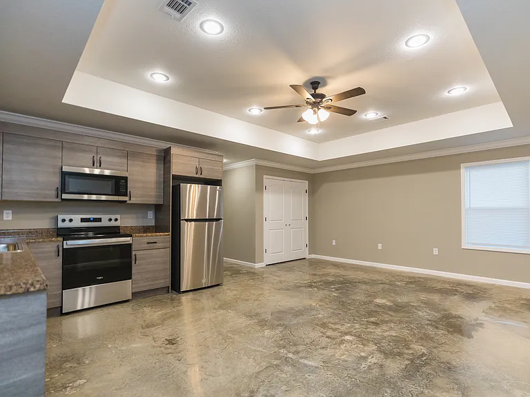 410 E Allen Ave — Photo 4