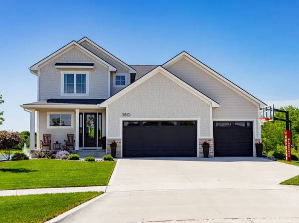 3810 Woodland Ct, Waukee, IA 50263