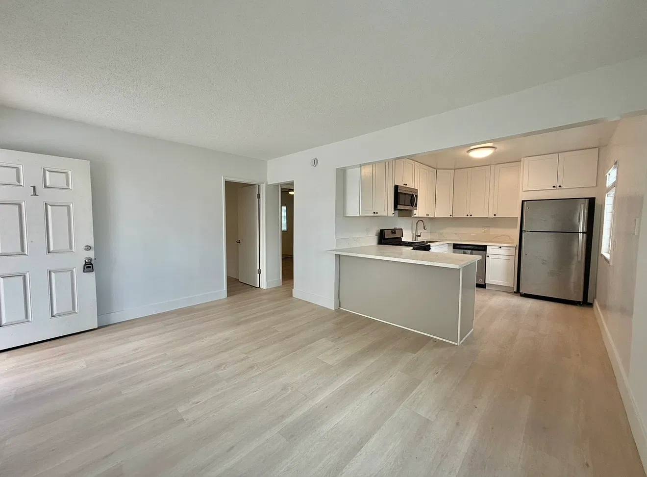 2 bed, 650 sqft, $3,495 — Photo 2