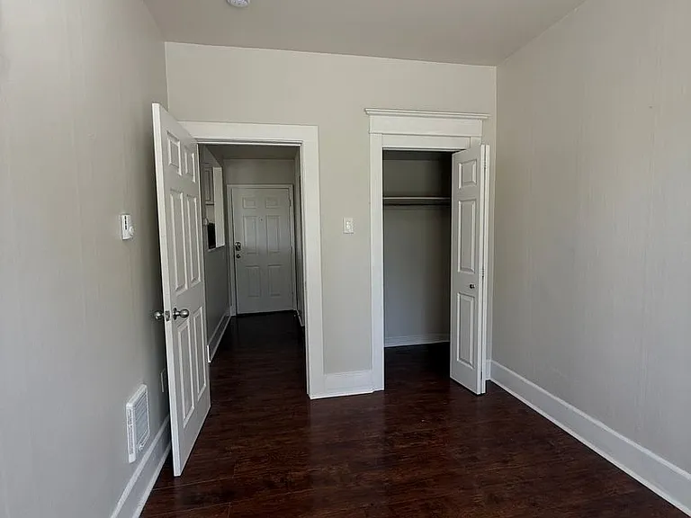 Great Location with Full Washer and Dryer in Unit and Full Kitchen! — Photo 25