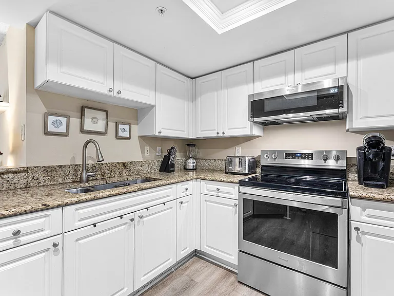 1000 Crestwood Ct S #1015 — Photo 3