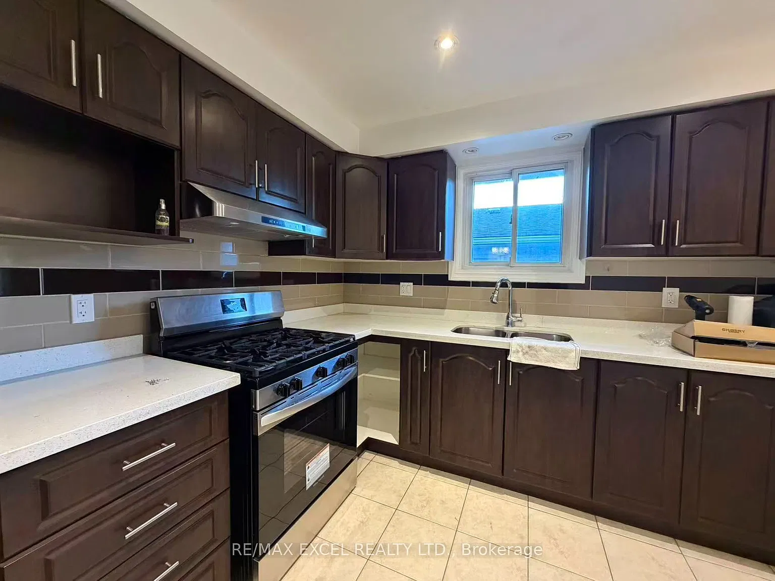 3 bed, $2,800 — Photo 1