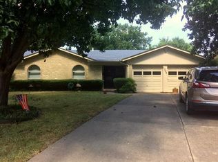 1706 N Santa Rosa Ct, Grand Prairie, TX 75051