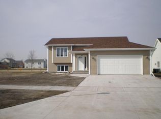 4718 Pines Cir, Grand Forks, ND 58201