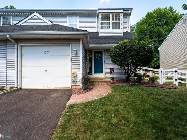137 Azalea Cir, Royersford, PA 19468