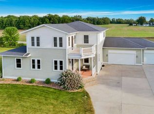 4660 Stonefield Dr, Oshkosh, WI 54902