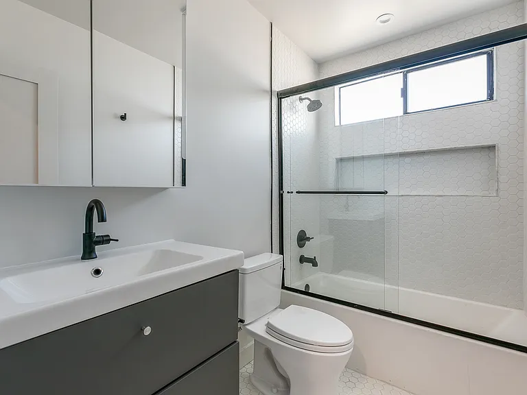 1917 Montrose St #8 — Photo 8