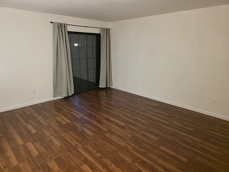 large primary bedroom with en-suite, walk in closet and linen closet