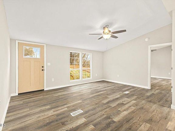 2nd image of 609 Tavern Hill Rd