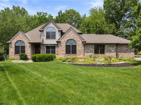 939 Barberry Cir, Amherst, OH 44001