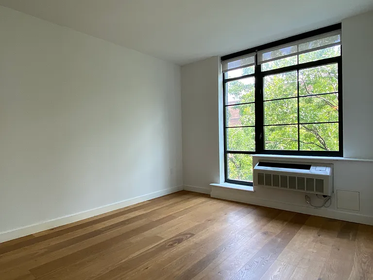 180 Nassau St #7M — Photo 3