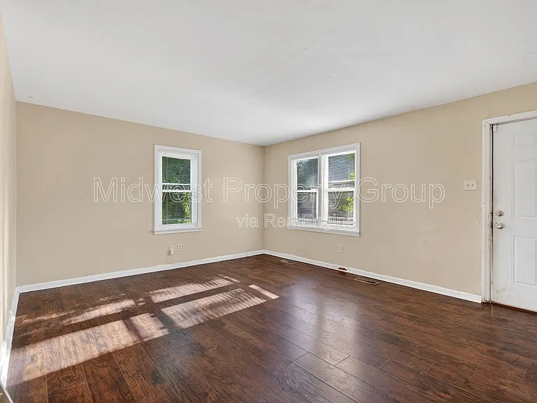 224 S Harvey Ave — Photo 6