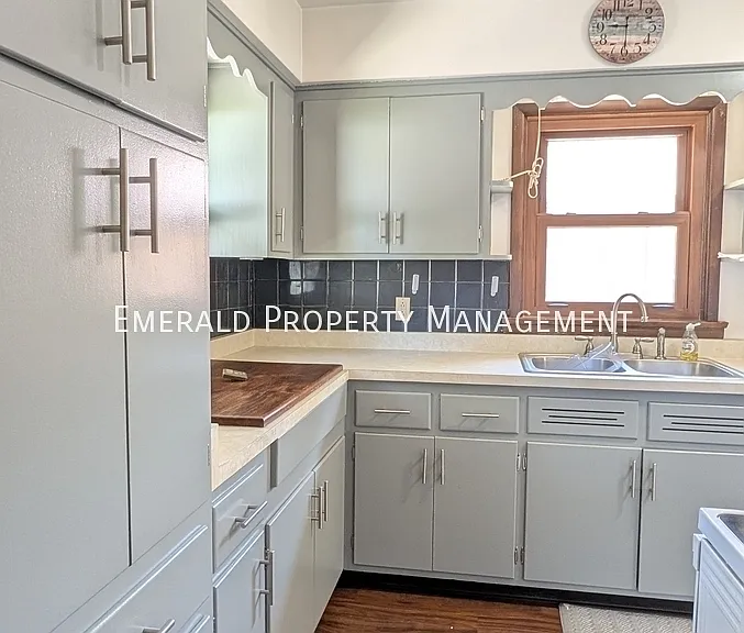 2119 Midway Dr — Photo 9