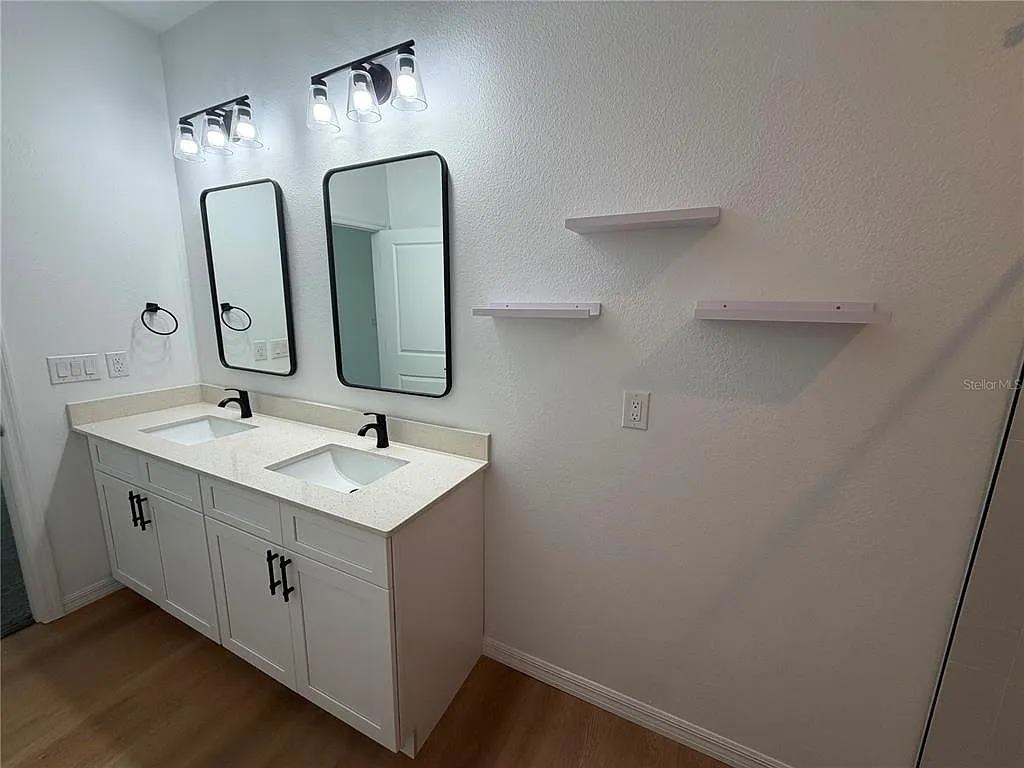 3 bed, 2.0 bath, 1472 sqft, $1,999 — Photo 3